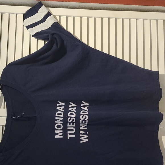 T shirt Monday Tuesday Winesday Qtr Sleeve, Off shoulder, EUC - Picture 4 of 6